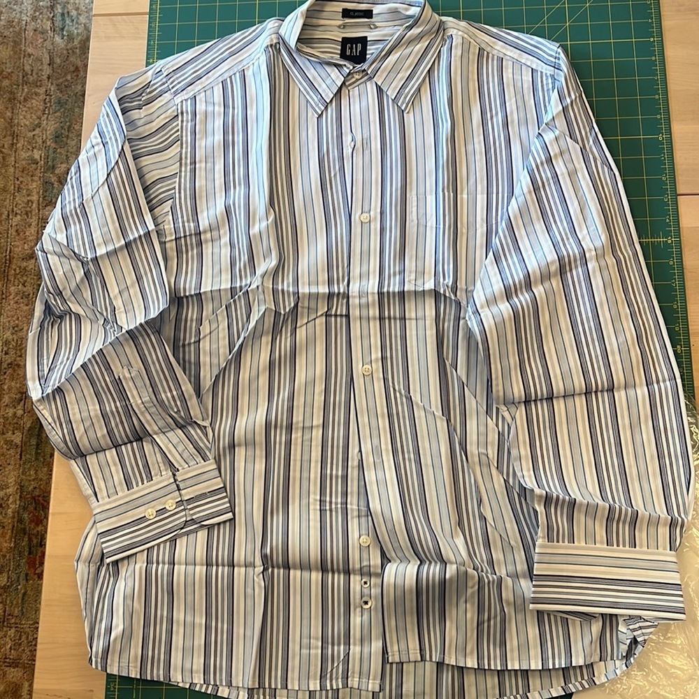 Gap Mens dress shirt classic pinstripes L